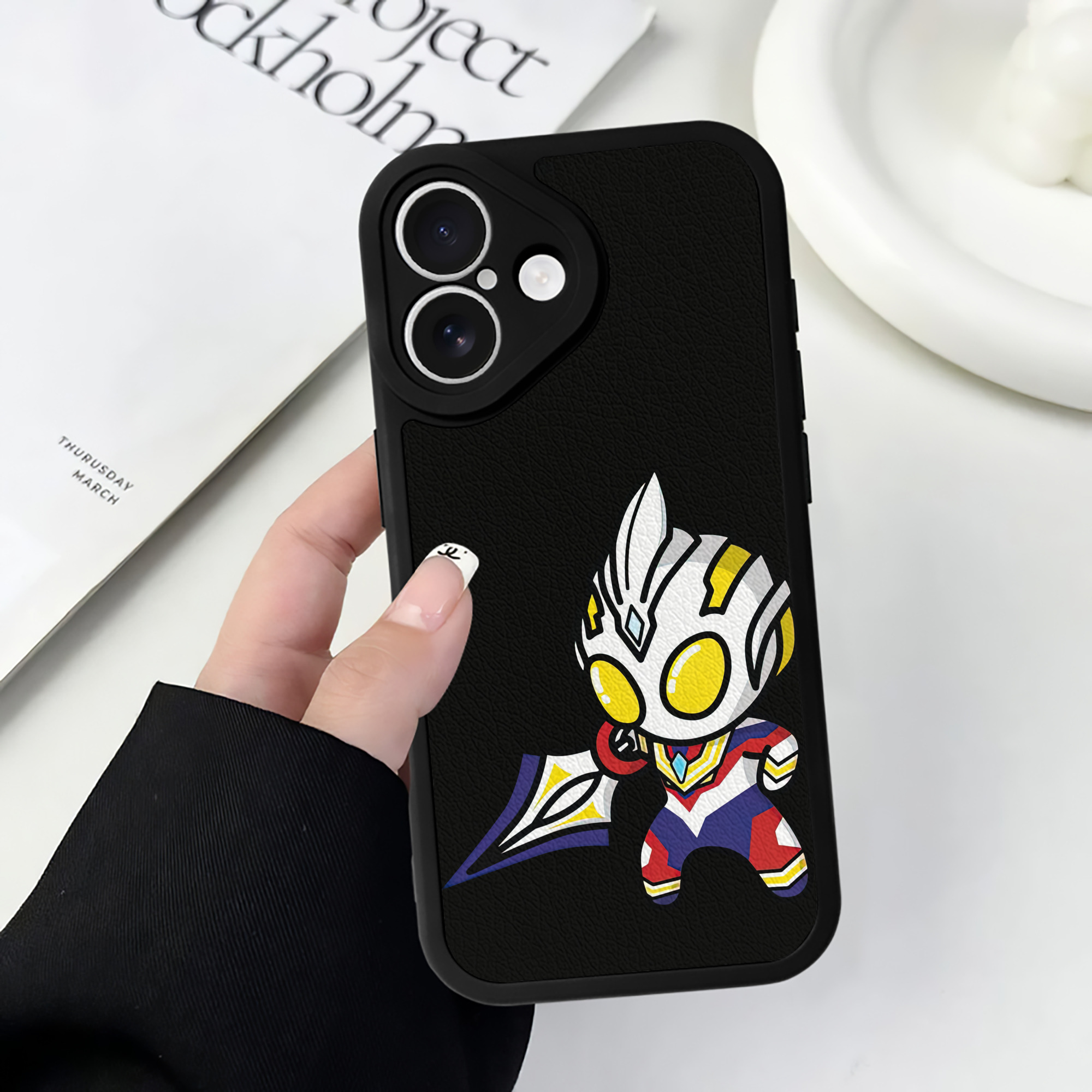 （画像用） ウルトラマン Ultraman 【iPhone 16シリーズ対応】シリコンスマホケース（レザー調） 材質：シリコン